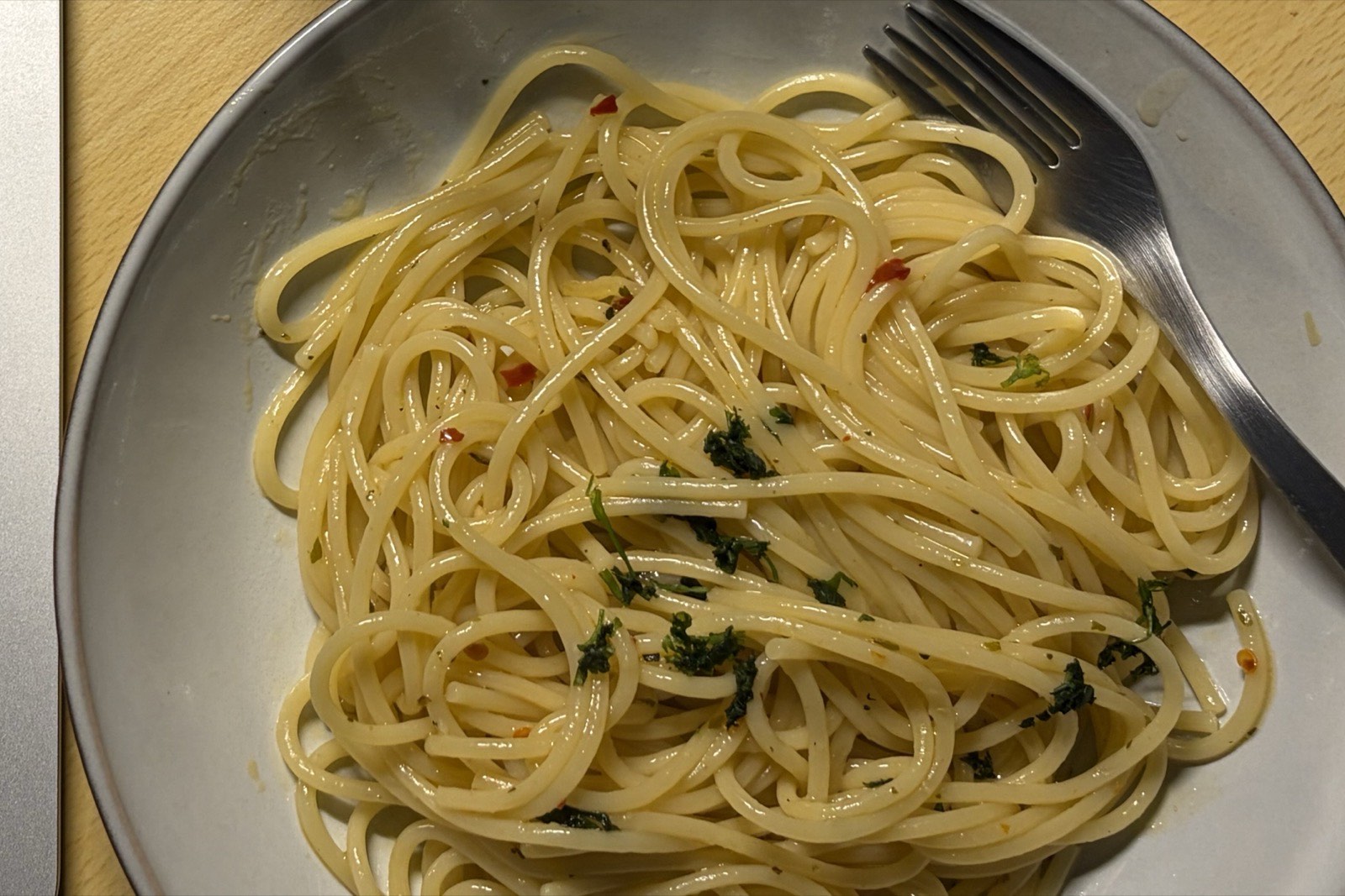 Spaghetti aglio-e-olio, plated